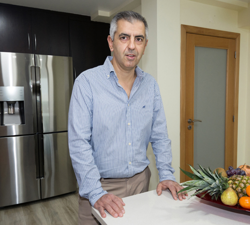 Luís Oliveira, 43 anos, denunciou frigorífico novo com fugas.